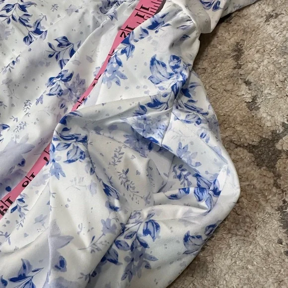 Stunning floral dress 🪻💫 - Picture 5 of 7